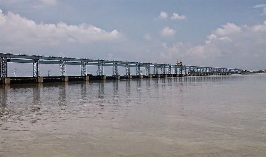 सप्तकोशीमा पानीको वहाव उच्च, ३० वटा ढोका खोलिए सप्तकोशीमा पानीको वहाव उच्च, ३० वटा ढोका खोलिए