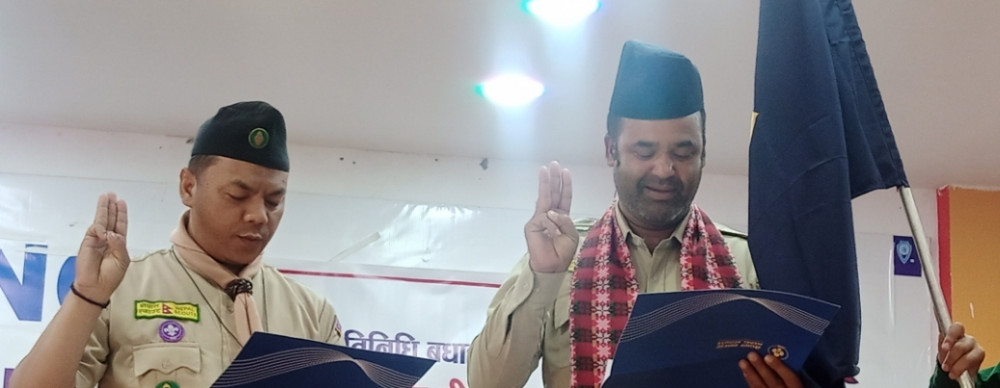 स्काउटद्वारा नगर प्रमुख विष्ट दीक्षित स्काउटद्वारा नगर प्रमुख विष्ट दीक्षित