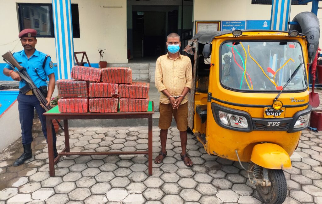 ५० किलो गाँजासहित एक भारतीय पक्राउ ५० किलो गाँजासहित एक भारतीय पक्राउ