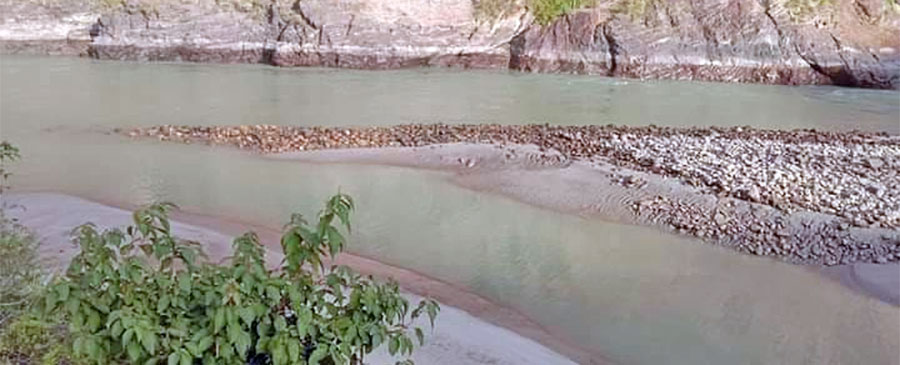 बाजुरामा सुक्खा पहिरो, कर्णाली नदी थुनियो