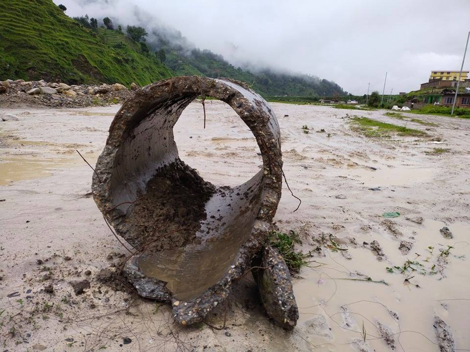 LIVE इन्द्रायणी मोटरबाटोमा वर्षात् समयमा हिँड्नै सास्ती