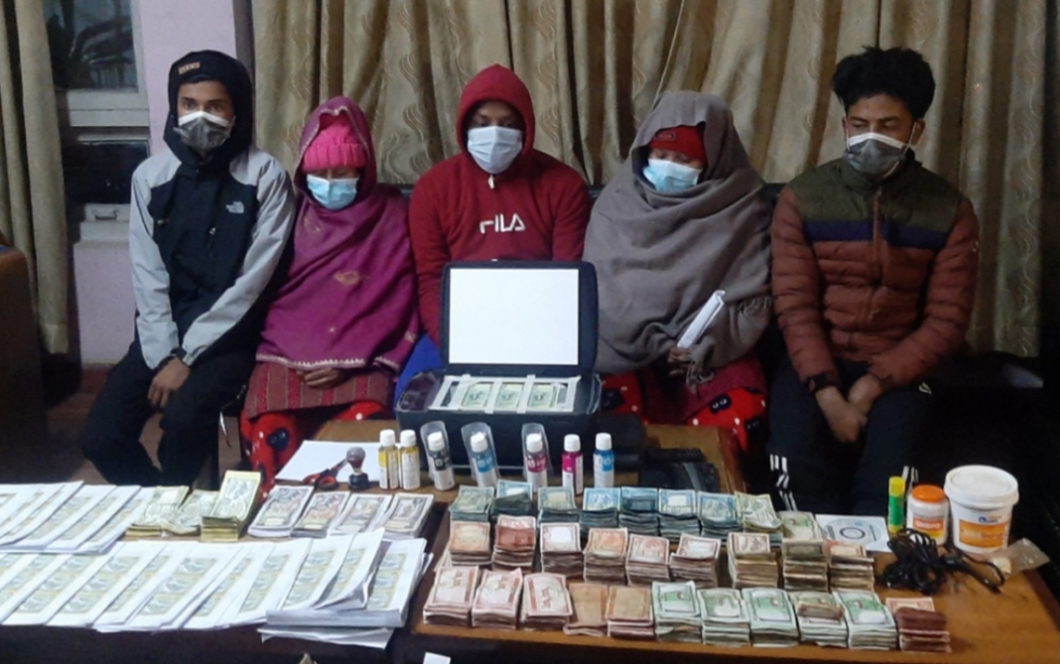 मेसिन र नक्कली नोटसहित काठमाडौंबाट ५ जना पक्राउ