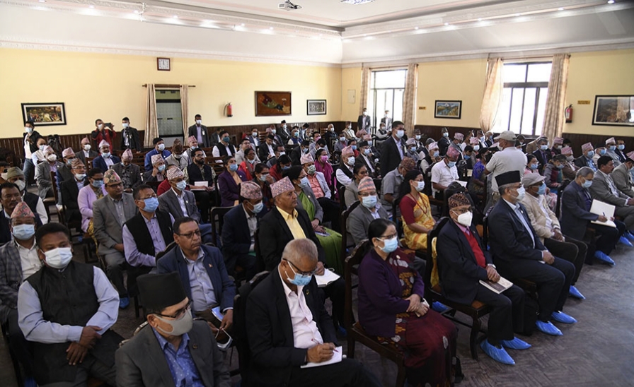 एमालेको बैठकमा माधव नेपालसहित ११ नेताबाहेक अरुलाई निम्ता एमालेको बैठकमा माधव नेपालसहित ११ नेताबाहेक अरुलाई निम्ता