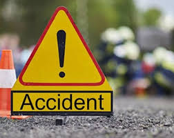 खोलामा ट्रक खस्दा एक जनाको मृत्यु, दुई जना घाइते खोलामा ट्रक खस्दा एक जनाको मृत्यु, दुई जना घाइते