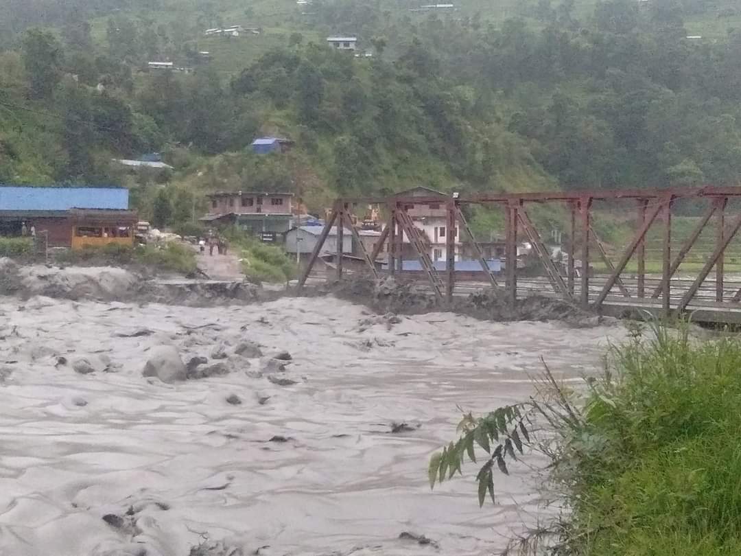 मेलम्चीमा फेरि सात घर बगायो