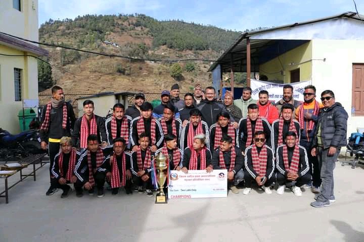 फुटवल विजेता टोलीलाई थाहानगरको सम्मान फुटवल विजेता टोलीलाई थाहानगरको सम्मान