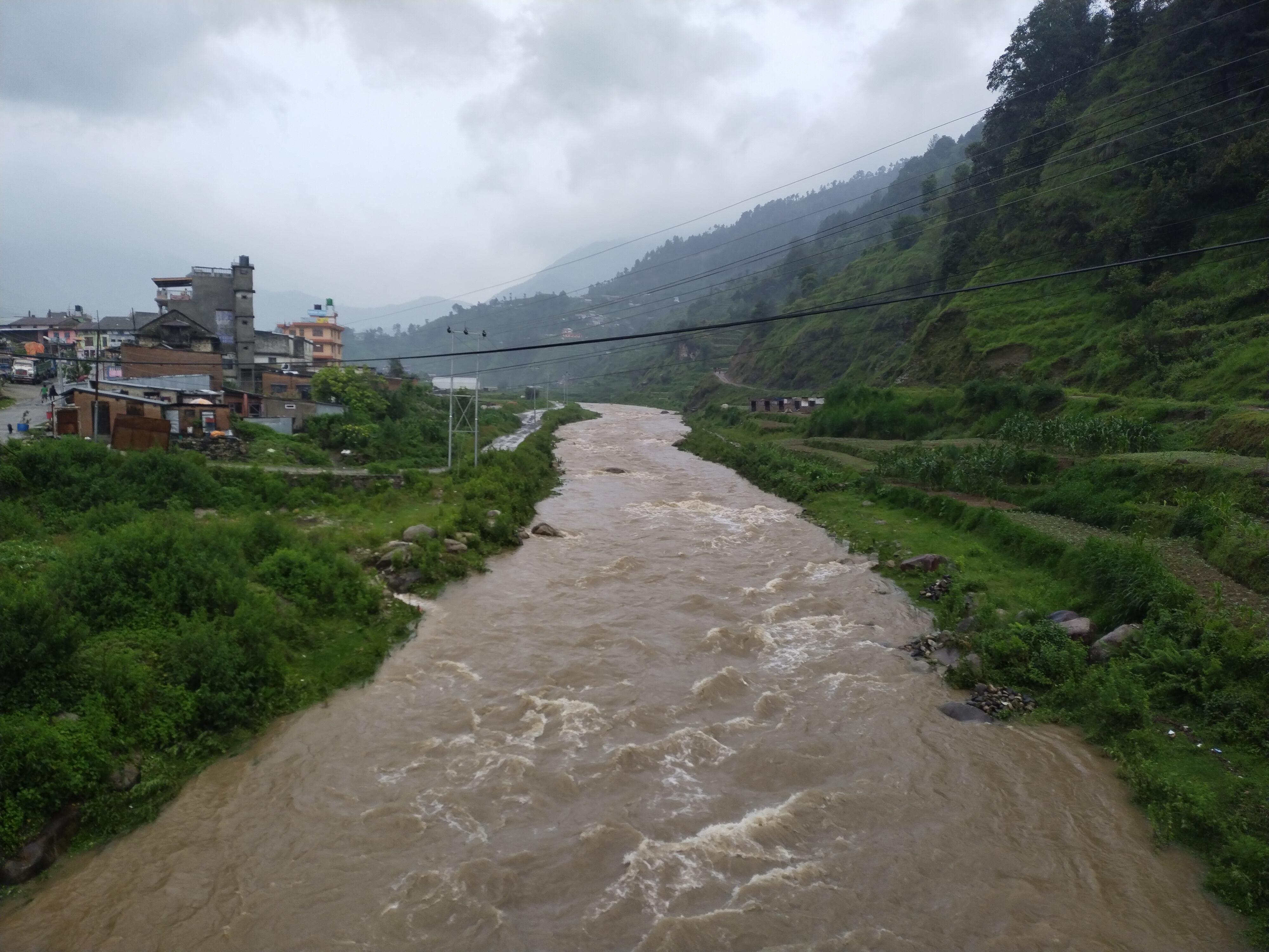 बाइरोडको अवरोध हट्यो, थाहाका खोलामा बाढी बाइरोडको अवरोध हट्यो, थाहाका खोलामा बाढी