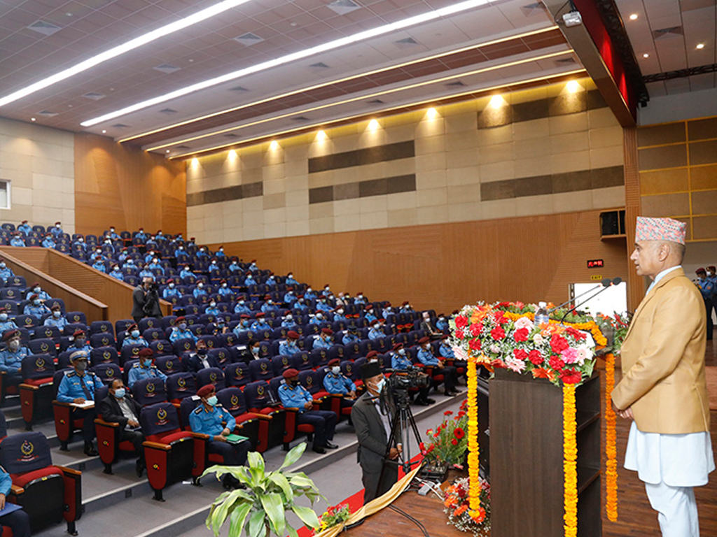 प्रहरीलाई उच्च मनोवलका साथ काम गर्न गृहमन्त्रीको निर्देशन प्रहरीलाई उच्च मनोवलका साथ काम गर्न गृहमन्त्रीको निर्देशन