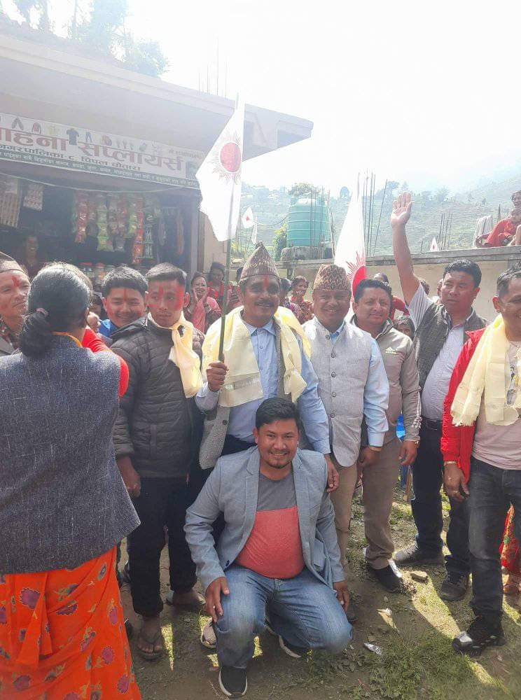 थाहा ८ मा विभिन्न पार्टीबाट ५० जना एमाले प्रवेश थाहा ८ मा विभिन्न पार्टीबाट ५० जना एमाले प्रवेश