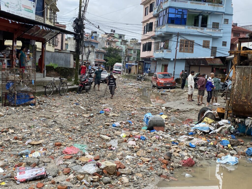 काठमाडौंमा एक रातमै १२१.५ मिलिमिटर वर्षा हुँदा नदी छेउका वस्तीहरु जलमग्न