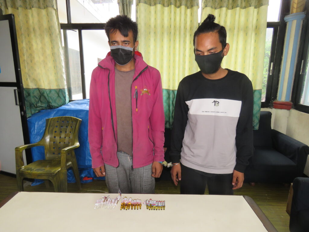 बसपार्कबाट लागुऔषधसहित २ जना पक्राउ बसपार्कबाट लागुऔषधसहित २ जना पक्राउ