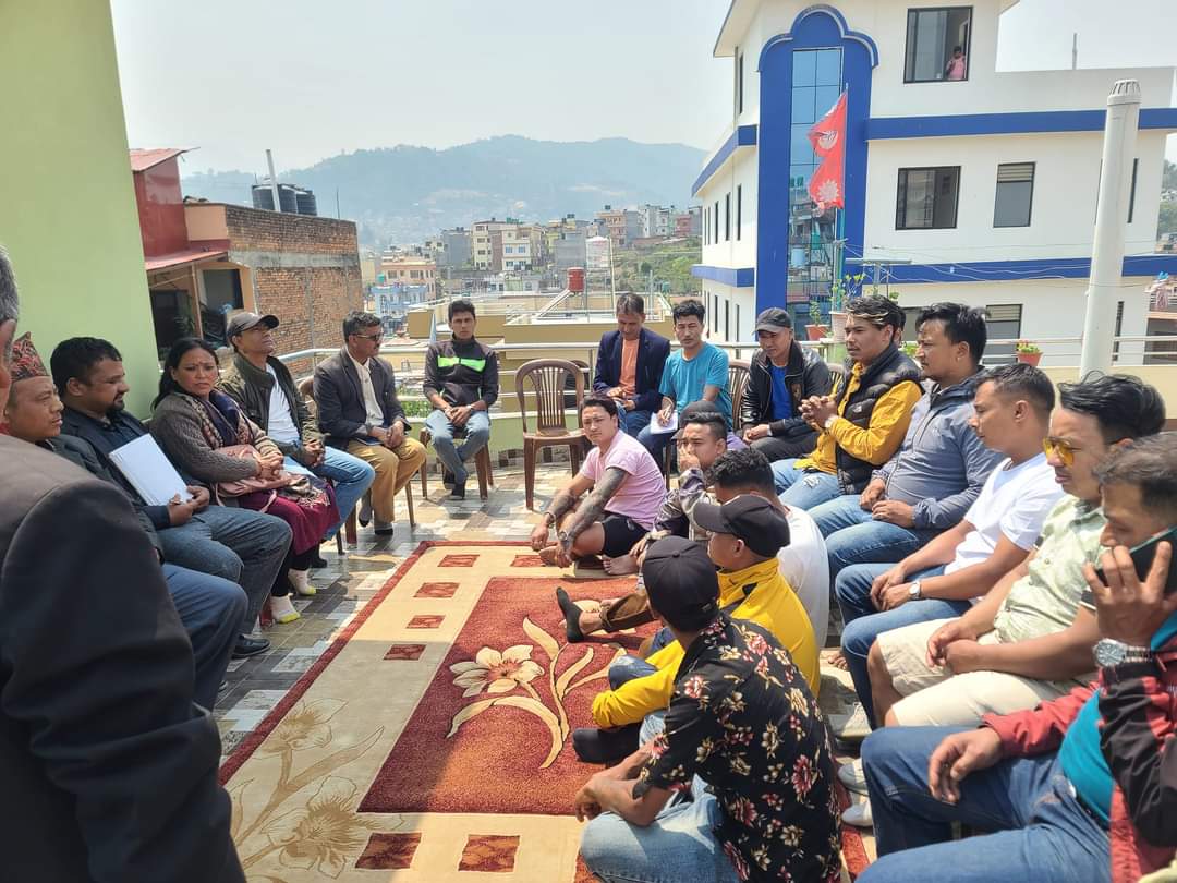 थाहानगरमा एमालेको घर दैलो तीब्र थाहानगरमा एमालेको घर दैलो तीब्र