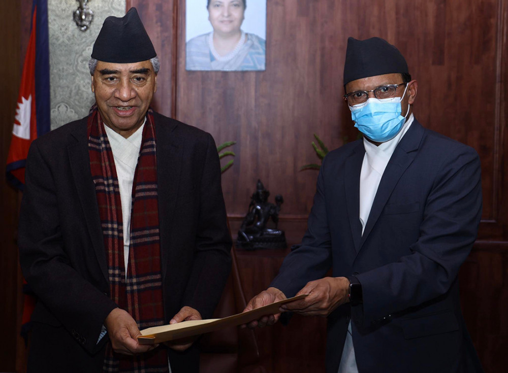 रक्षामन्त्री रिजालले बुझाए राजीनामा रक्षामन्त्री रिजालले बुझाए राजीनामा