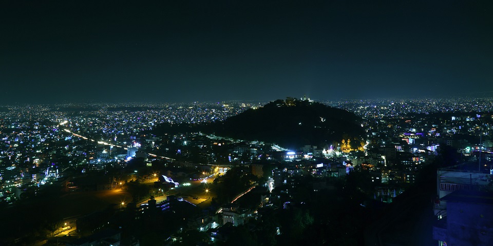 काठमाडौं उपत्यकामा आजदेखि राति आठ बजेपछि अत्यावश्यक बाहेकका सवारीसाधन चलाउन निषेध काठमाडौं उपत्यकामा आजदेखि राति आठ बजेपछि अत्यावश्यक बाहेकका सवारीसाधन चलाउन निषेध