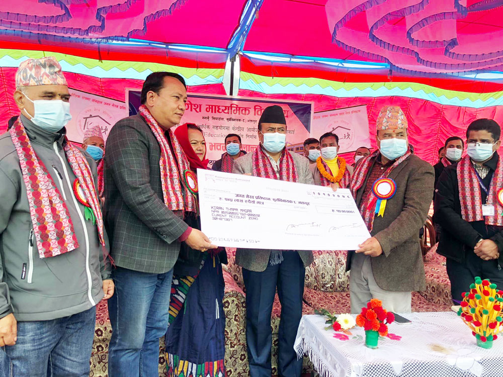 एमालेका वडाध्यक्षले बिद्यालयलाई सहयोग गरे ५ वर्षको सम्पूर्ण पारिश्रमिक