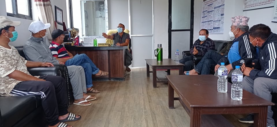 विद्यालय कर्मचारीहरु तलब बढाउन माग गर्दै मेयरलाई बुझाए ज्ञापन पत्र