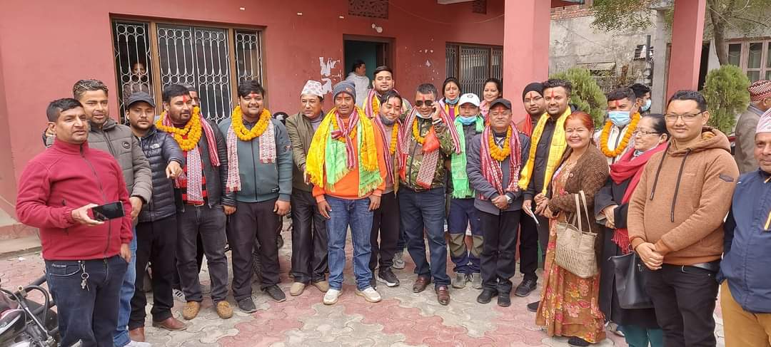 हेटौंडाका दुई दर्जन युवा एमालेमा प्रवेश, माओबादी जिल्ला सदस्य पनि प्रवेश हेटौंडाका दुई दर्जन युवा एमालेमा प्रवेश, माओबादी जिल्ला सदस्य पनि प्रवेश